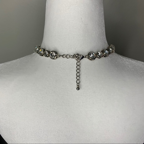 Express Necklace for Plunging Neckline - Picture 3 of 3